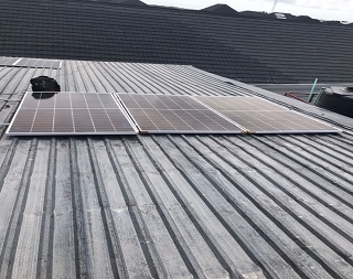 Solar Panels on the roof position at the best altitude 